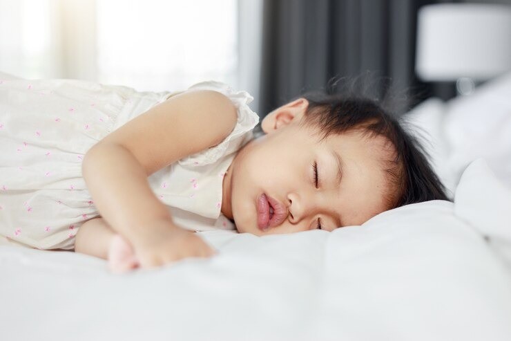 tantrum anak, cara menghadapi tantrum, gaya parenting Jepang, pelukan ajaib, mimamoru, parenting Indonesia, tips ibu muda, regulasi emosi anak
